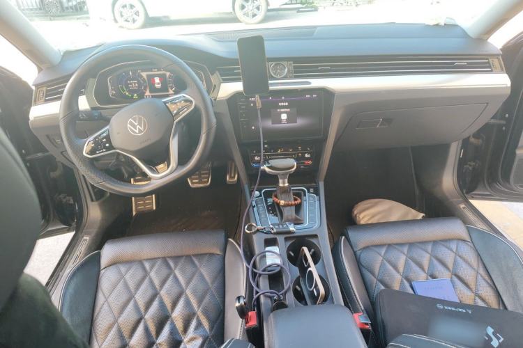 Used Volkswagen Magotan GTE Plug-in Hybrid 2022 GTE Luxury Model Center Console