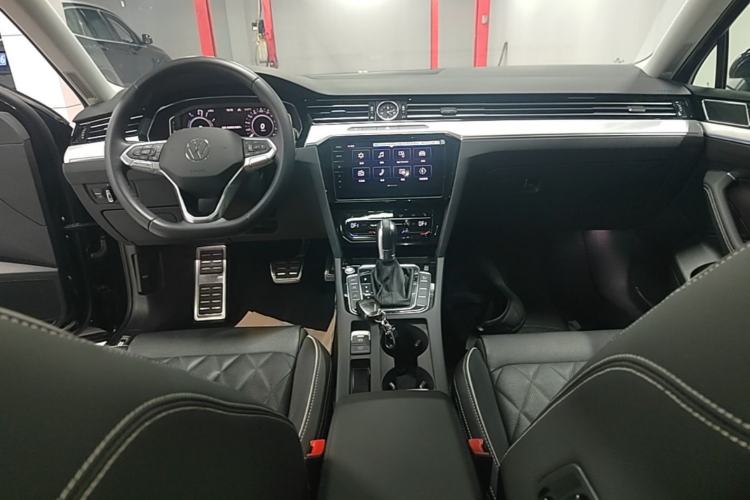 Used Volkswagen Magotan GTE Plug-in Hybrid 2022 GTE Luxury Model Center Console