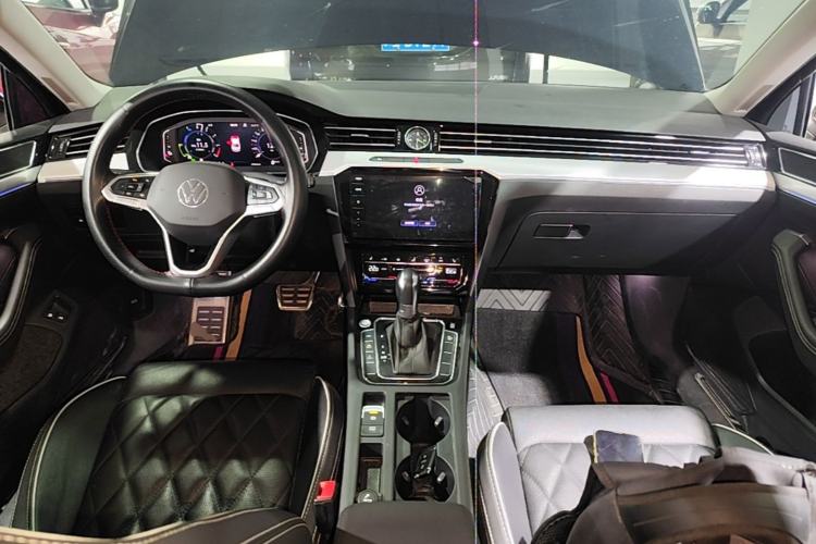 Used Volkswagen Magotan GTE Plug-in Hybrid 2022 GTE Luxury Model Center Console