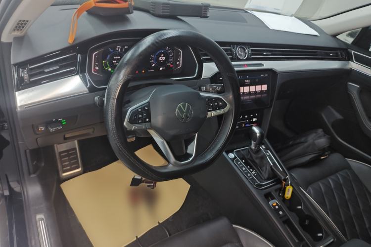 Used Volkswagen Magotan GTE Plug-in Hybrid 2022 GTE Luxury Model Center Console