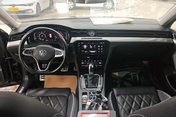 Used Volkswagen Magotan GTE Plug-in Hybrid 2022 GTE Luxury Model Center Console