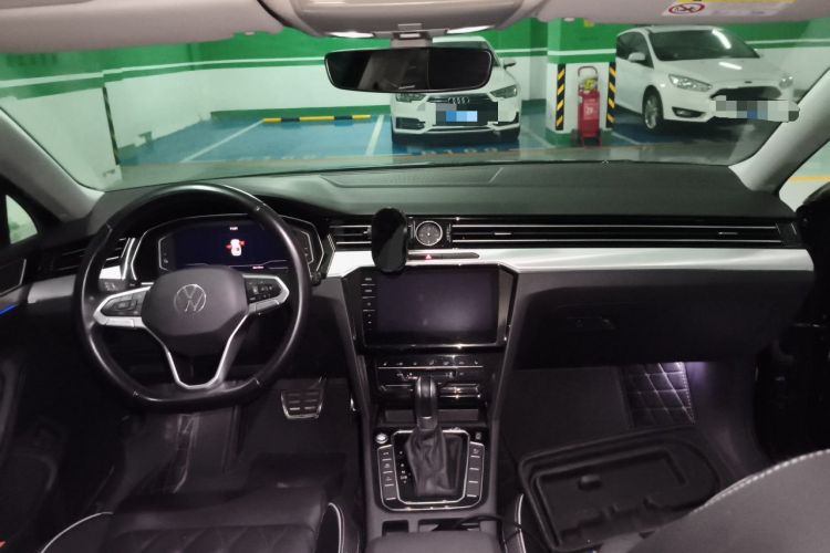 Used Volkswagen Magotan GTE Plug-in Hybrid 2022 GTE Luxury Model Center Console