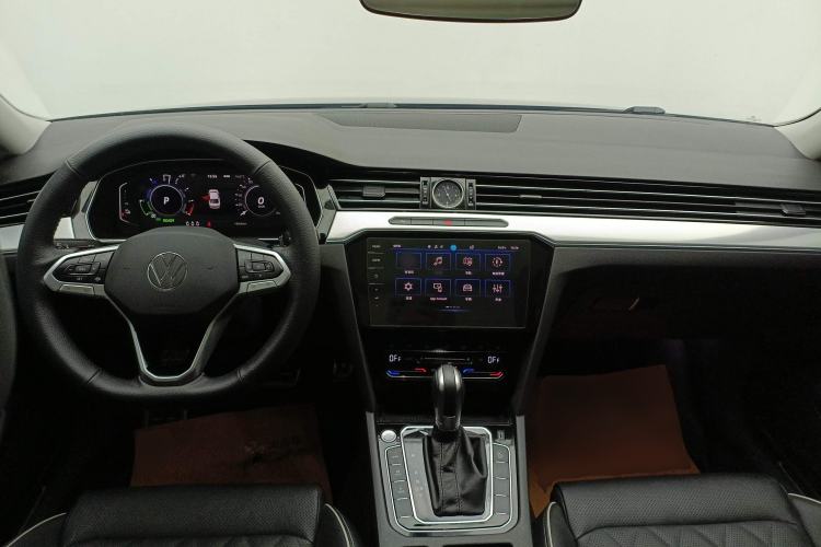 Used Volkswagen Magotan GTE Plug-in Hybrid 2022 GTE Luxury Model Center Console