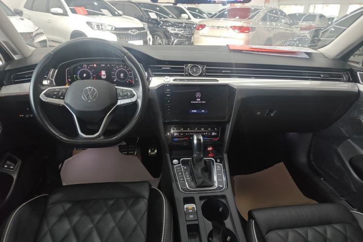 Used Volkswagen Magotan GTE Plug-in Hybrid 2022 GTE Prestige Model Center Console