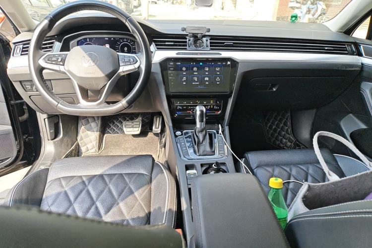 Used Volkswagen Magotan GTE Plug-in Hybrid 2022 GTE Luxury Model Center Console