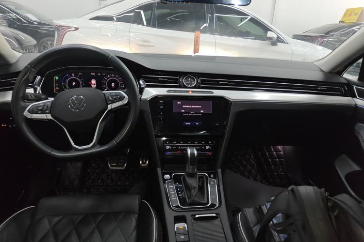 Used Volkswagen Magotan GTE Plug-in Hybrid 2022 GTE Luxury Model Center Console