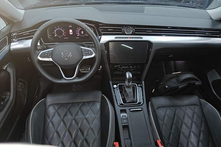 Used Volkswagen Magotan GTE Plug-in Hybrid 2022 GTE Luxury Model Center Console