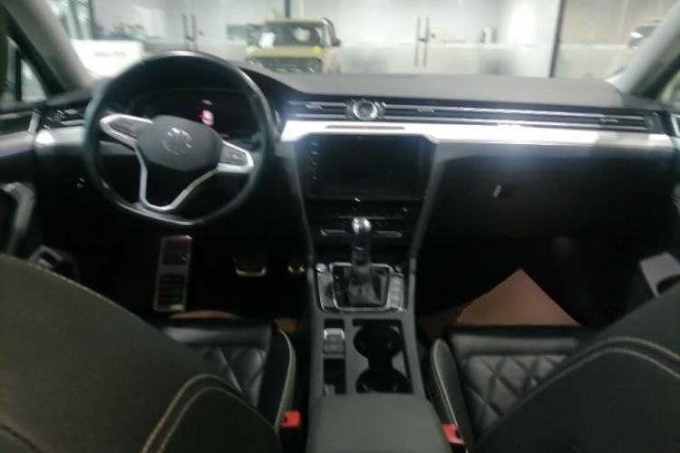 Used Volkswagen Magotan GTE Plug-in Hybrid 2022 GTE Luxury Model Center Console
