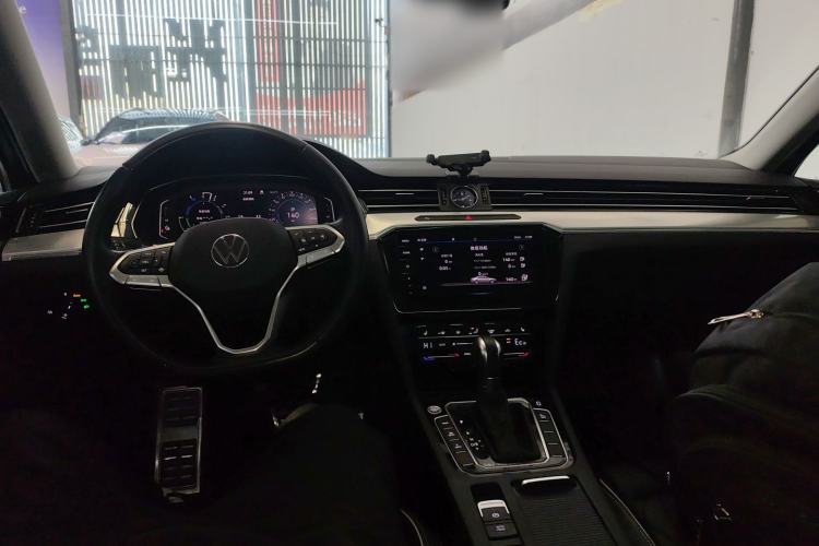 Used Volkswagen Magotan GTE Plug-in Hybrid 2022 GTE Luxury Model Center Console