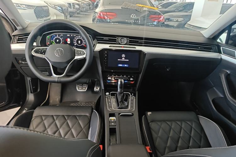 Used Volkswagen Magotan GTE Plug-in Hybrid 2022 GTE Luxury Model Center Console