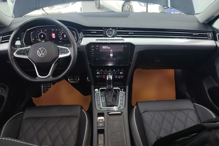 Used Volkswagen Magotan GTE Plug-in Hybrid 2022 GTE Luxury Model Center Console
