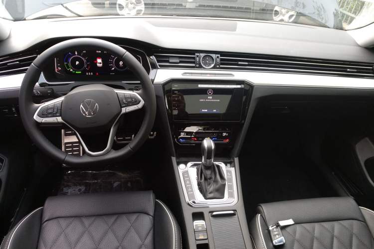 Used Volkswagen Magotan GTE Plug-in Hybrid 2022 GTE Luxury Model Center Console