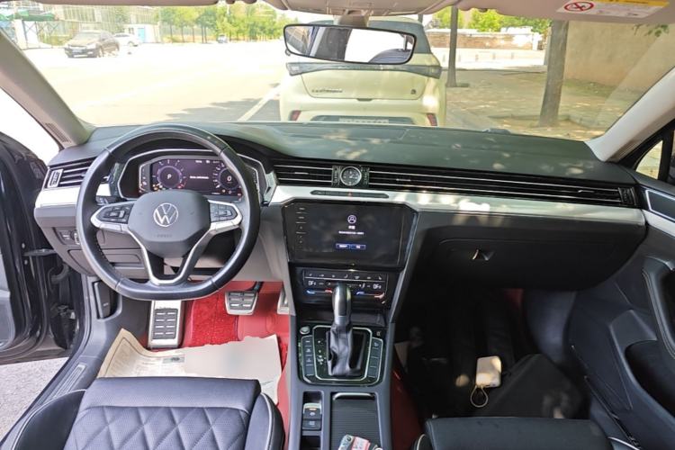 Used Volkswagen Magotan GTE Plug-in Hybrid 2022 GTE Luxury Model Center Console