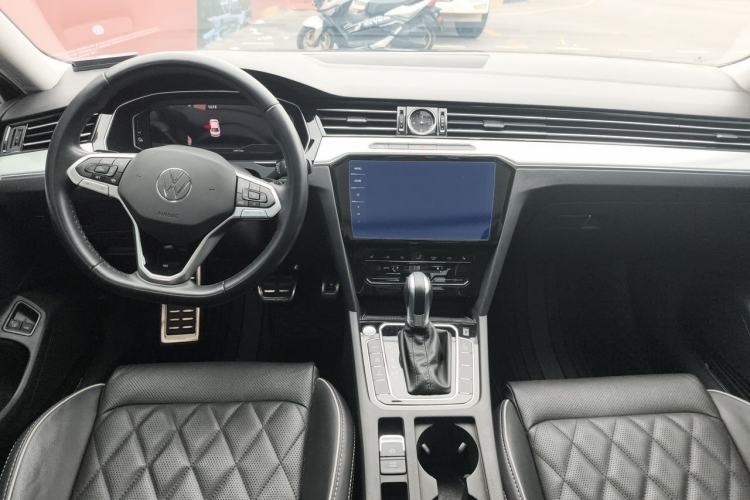 Used Volkswagen Magotan GTE Plug-in Hybrid 2022 GTE Luxury Model Center Console