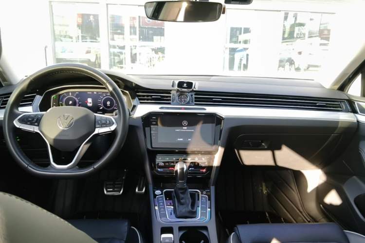 Used Volkswagen Magotan GTE Plug-in Hybrid 2022 GTE Luxury Model Center Console