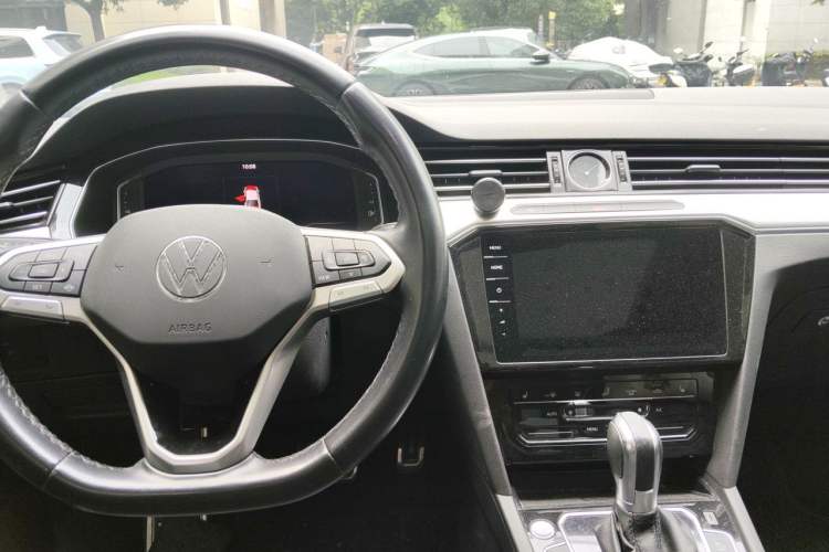 Used Volkswagen Magotan GTE Plug-in Hybrid 2022 GTE Luxury Model Center Console