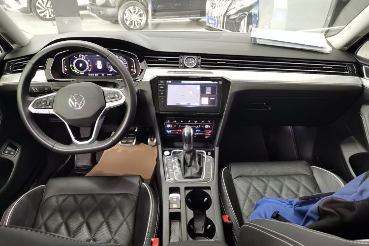 Used Volkswagen Magotan GTE Plug-in Hybrid 2022 GTE Luxury Model Center Console