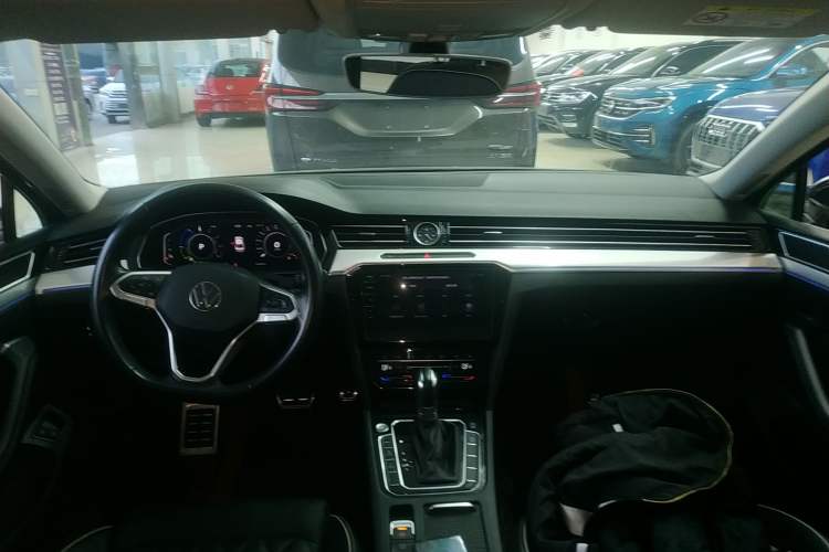 Used Volkswagen Magotan GTE Plug-in Hybrid 2022 GTE Luxury Model Center Console