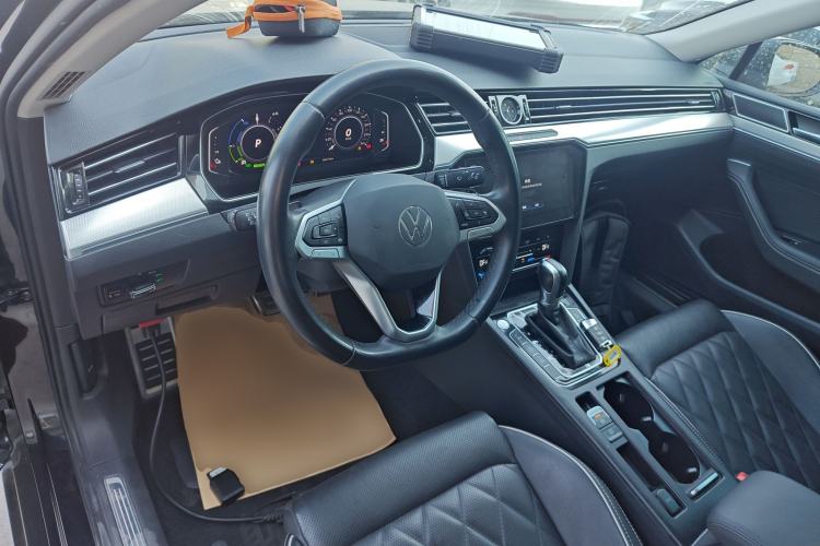 Used Volkswagen Magotan GTE Plug-in Hybrid 2022 GTE Luxury Model Center Console