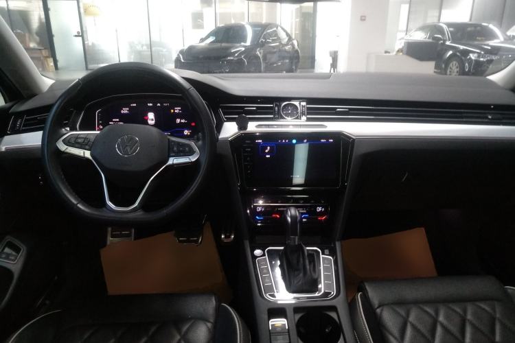 Used Volkswagen Magotan GTE Plug-in Hybrid 2022 GTE Prestige Model Center Console