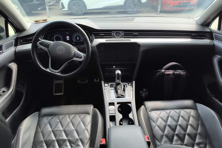 Used Volkswagen Magotan GTE Plug-in Hybrid 2022 GTE Luxury Model Center Console