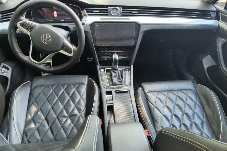 Used Volkswagen Magotan GTE Plug-in Hybrid 2022 GTE Luxury Model Center Console