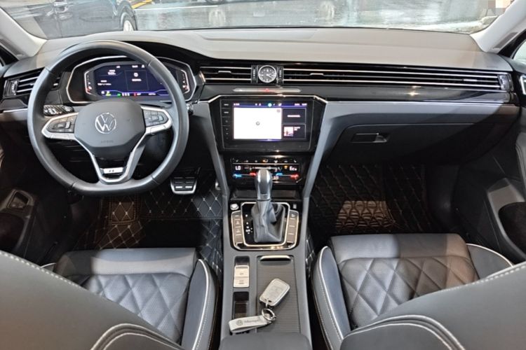 Used Volkswagen Magotan GTE Plug-in Hybrid 2022 GTE Luxury Model Center Console