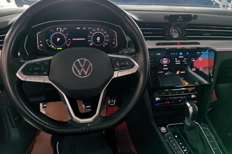 Used Volkswagen Magotan GTE Plug-in Hybrid 2022 GTE Luxury Model Center Console