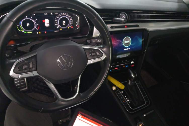Used Volkswagen Magotan GTE Plug-in Hybrid 2022 GTE Luxury Model Center Console