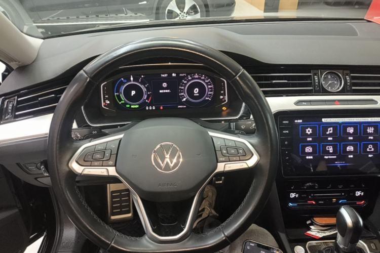 Used Volkswagen Magotan GTE Plug-in Hybrid 2022 GTE Luxury Model Center Console