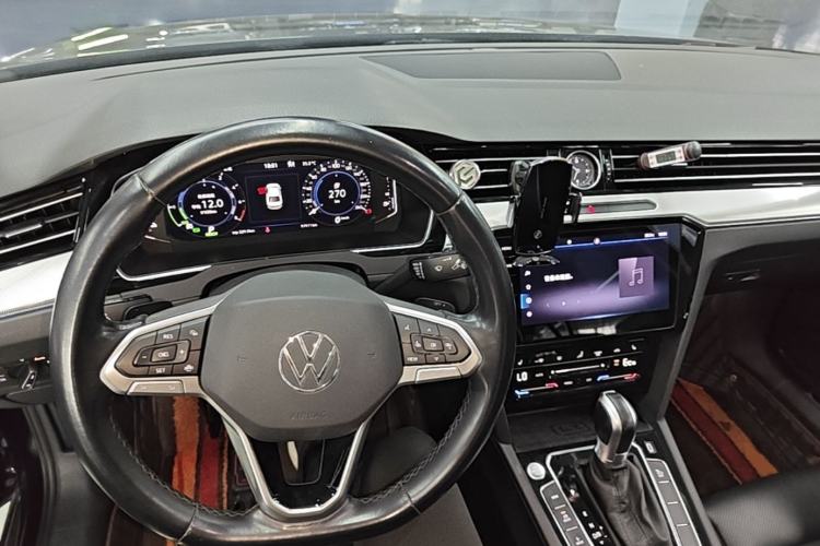 Used Volkswagen Magotan GTE Plug-in Hybrid 2022 GTE Luxury Model Center Console