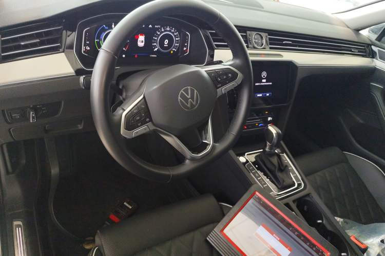 Used Volkswagen Magotan GTE Plug-in Hybrid 2022 GTE Luxury Model Center Console