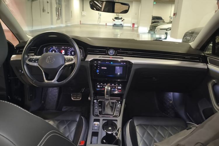 Used Volkswagen Magotan GTE Plug-in Hybrid 2022 GTE Luxury Model Center Console