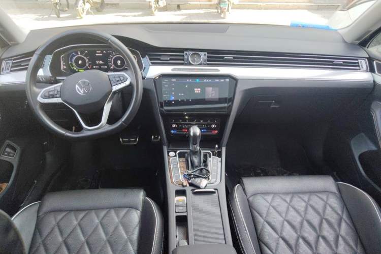 Used Volkswagen Magotan GTE Plug-in Hybrid 2022 GTE Luxury Model Center Console