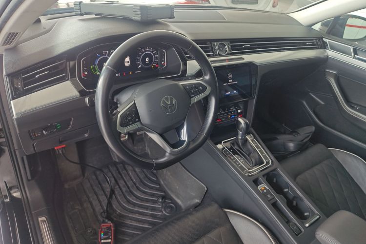 Used Volkswagen Magotan GTE Plug-in Hybrid 2022 GTE Luxury Model Center Console