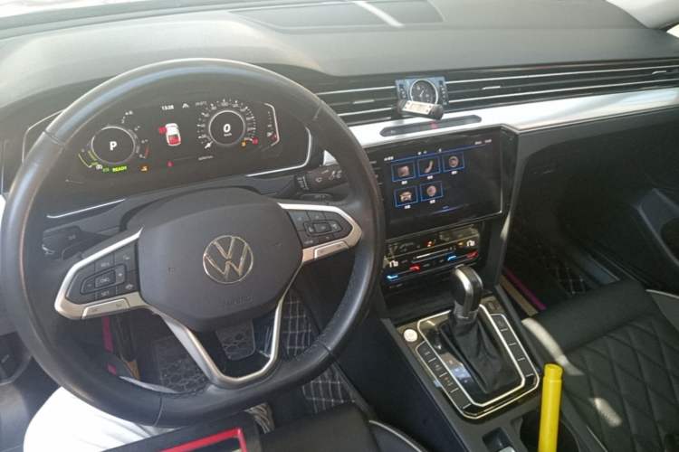 Used Volkswagen Magotan GTE Plug-in Hybrid 2022 GTE Luxury Model Center Console