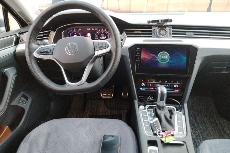 Used Volkswagen Magotan GTE Plug-in Hybrid 2022 GTE Luxury Model Center Console
