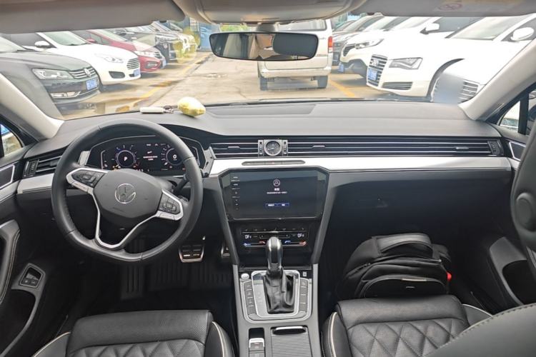 Used Volkswagen Magotan GTE Plug-in Hybrid 2022 GTE Luxury Model Center Console