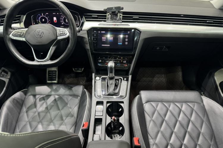 Used Volkswagen Magotan GTE Plug-in Hybrid 2022 GTE Luxury Model Center Console