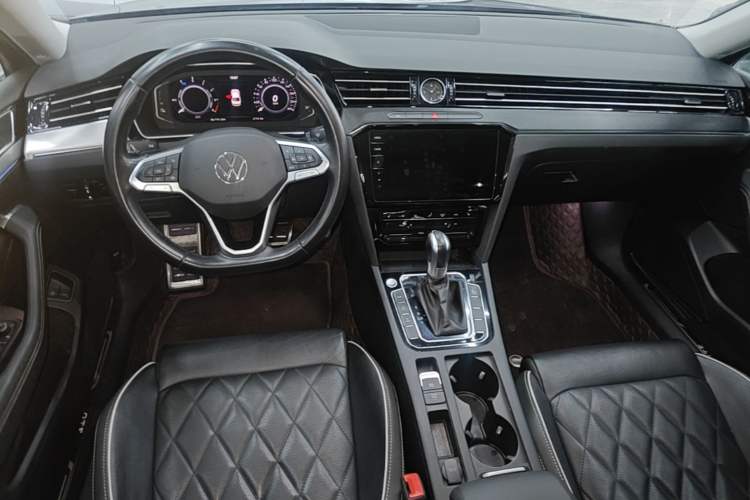 Used Volkswagen Magotan GTE Plug-in Hybrid 2022 GTE Luxury Model Center Console