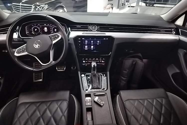 Used Volkswagen Magotan GTE Plug-in Hybrid 2022 GTE Luxury Model Center Console