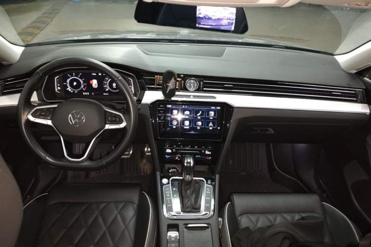 Used Volkswagen Magotan GTE Plug-in Hybrid 2022 GTE Luxury Model Center Console