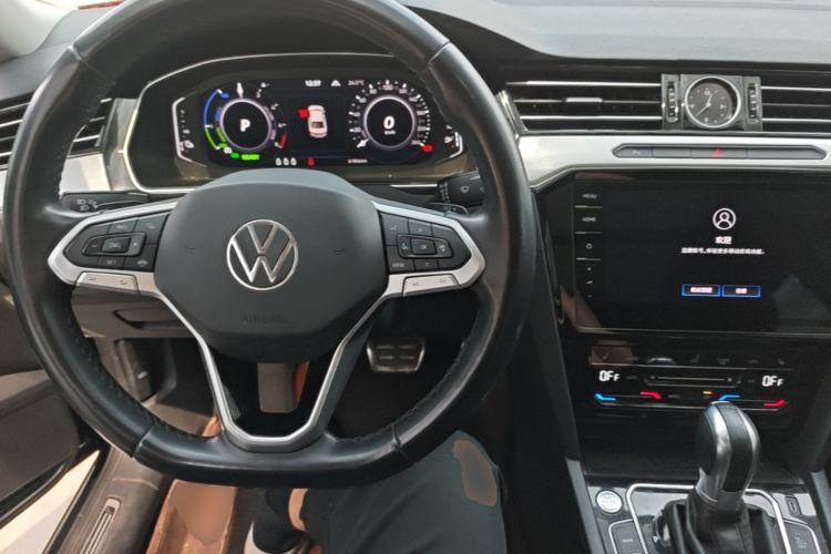 Used Volkswagen Magotan GTE Plug-in Hybrid 2022 GTE Luxury Model Center Console
