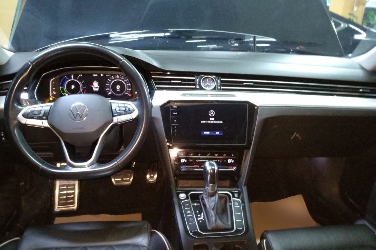 Used Volkswagen Magotan GTE Plug-in Hybrid 2022 GTE Luxury Model Center Console