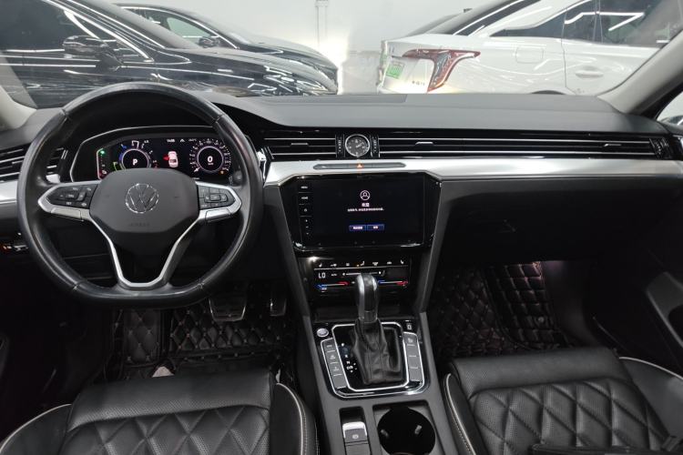 Used Volkswagen Magotan GTE Plug-in Hybrid 2022 GTE Luxury Model Center Console