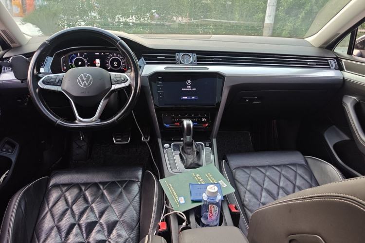Used Volkswagen Magotan GTE Plug-in Hybrid 2022 GTE Luxury Model Center Console
