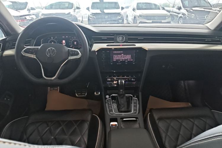 Used Volkswagen Magotan GTE Plug-in Hybrid 2022 GTE Luxury Model Center Console