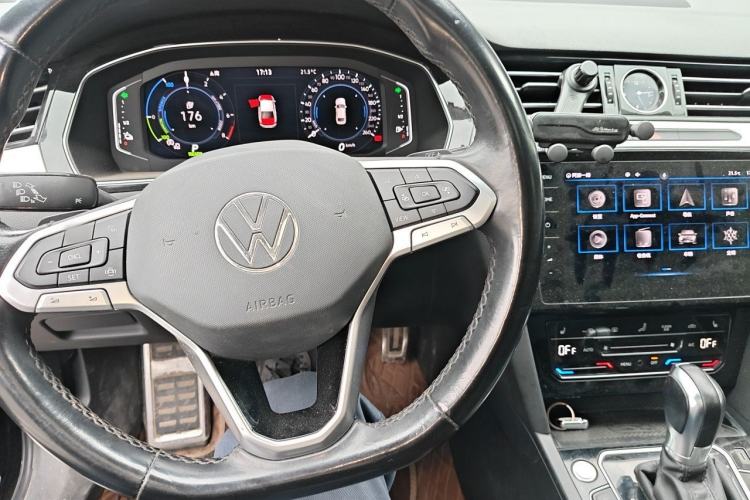 Used Volkswagen Magotan GTE Plug-in Hybrid 2022 GTE Luxury Model Center Console