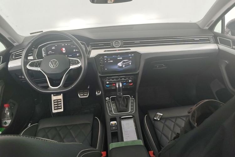 Used Volkswagen Magotan GTE Plug-in Hybrid 2022 GTE Luxury Model Center Console