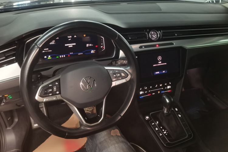 Used Volkswagen Magotan GTE Plug-in Hybrid 2022 GTE Luxury Model Center Console